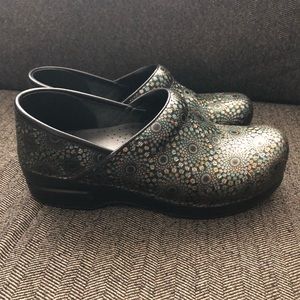Dansko Shoes. In GREAT shape!!! 🦋✨💕